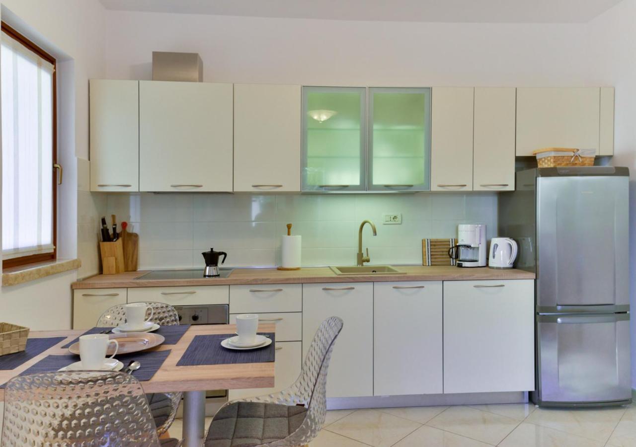 Apartments Leona Umag Exterior foto