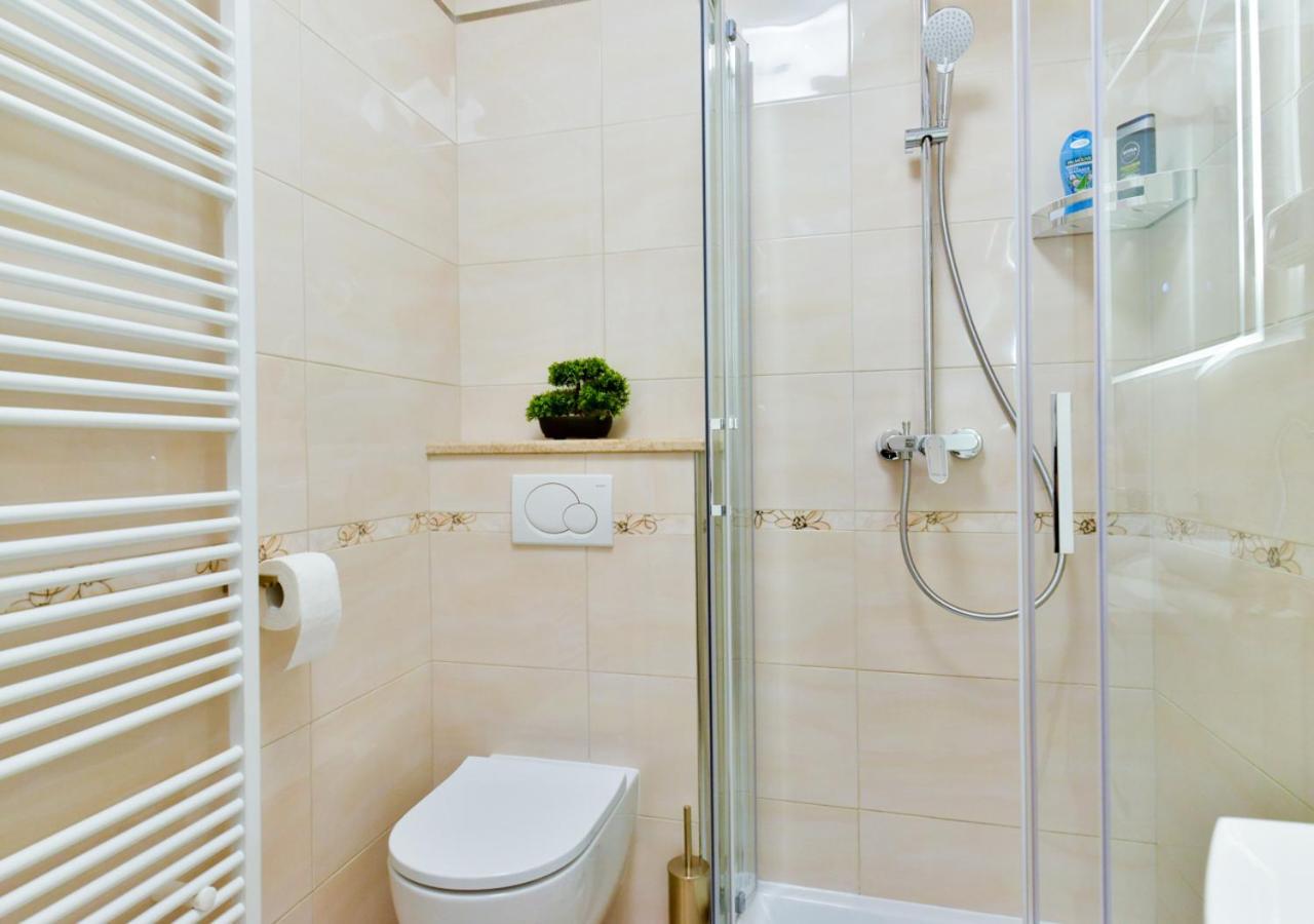 Apartments Leona Umag Exterior foto