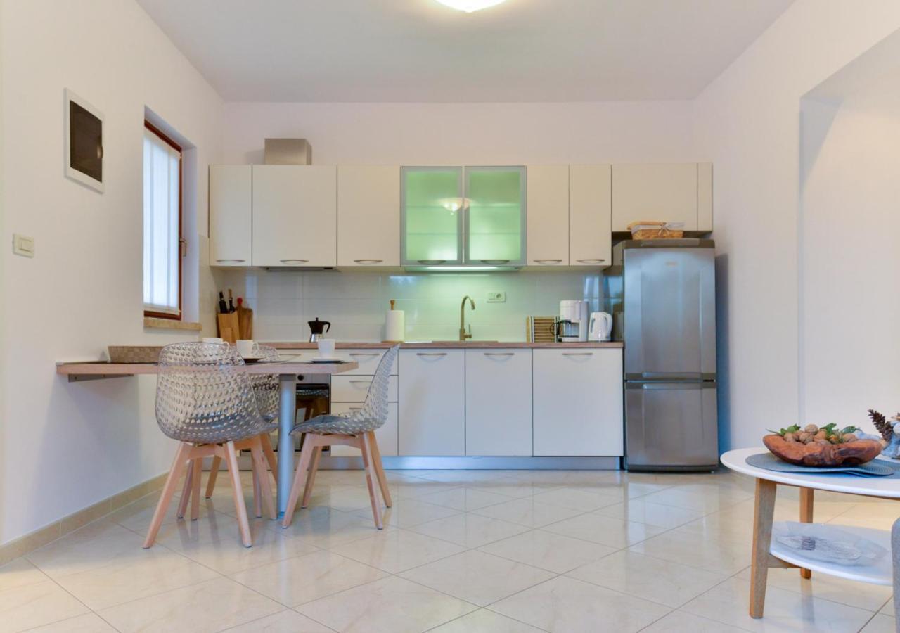 Apartments Leona Umag Exterior foto